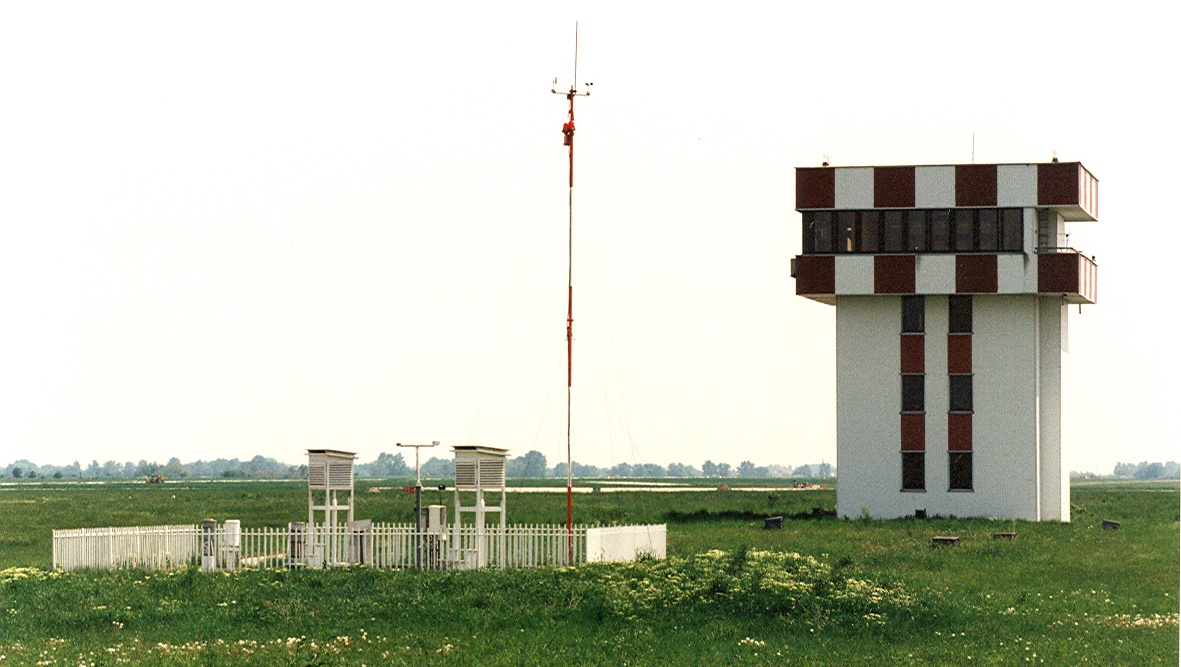 Fotografia meteorologickej stanice Bratislava-letisko (Ivanka) z roku 1998