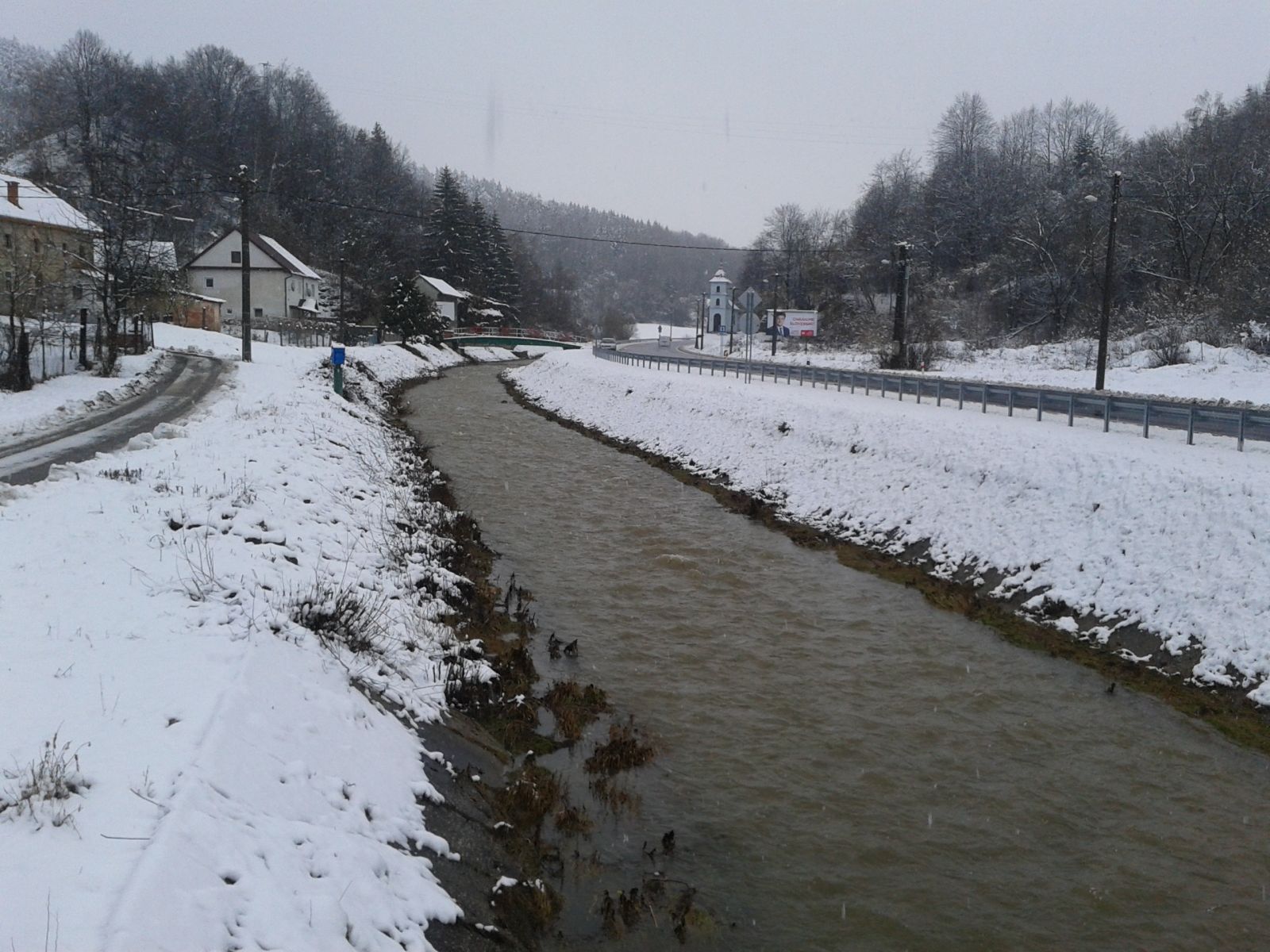 Zvýšené vodné stavy v povodí Moravy 