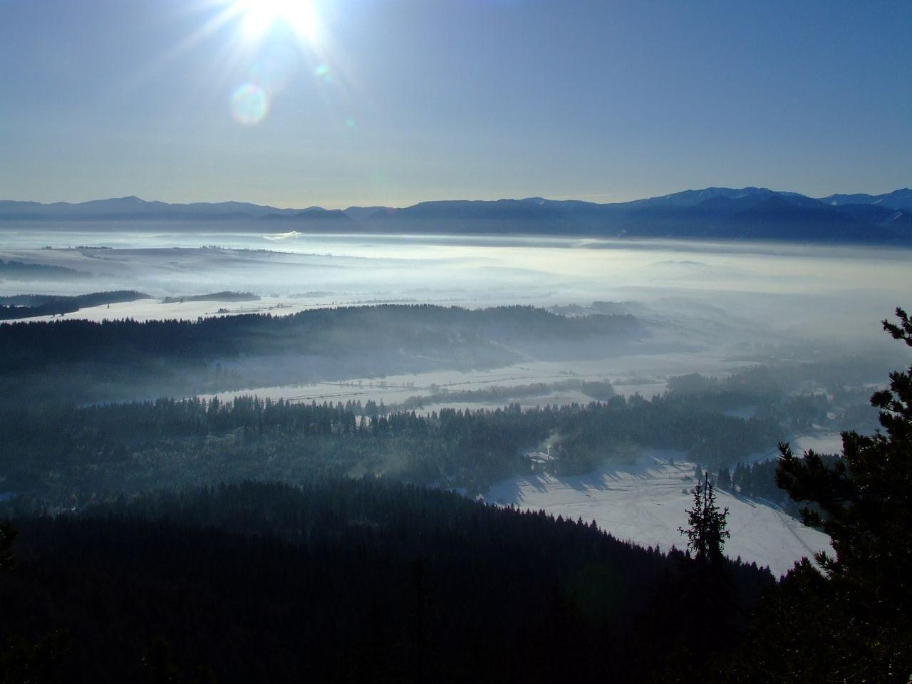 Čo spôsobuje súčasné inverzné počasie?