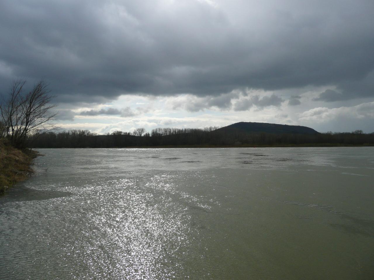 Dunaj kulminoval už aj v Komárne a v Štúrove